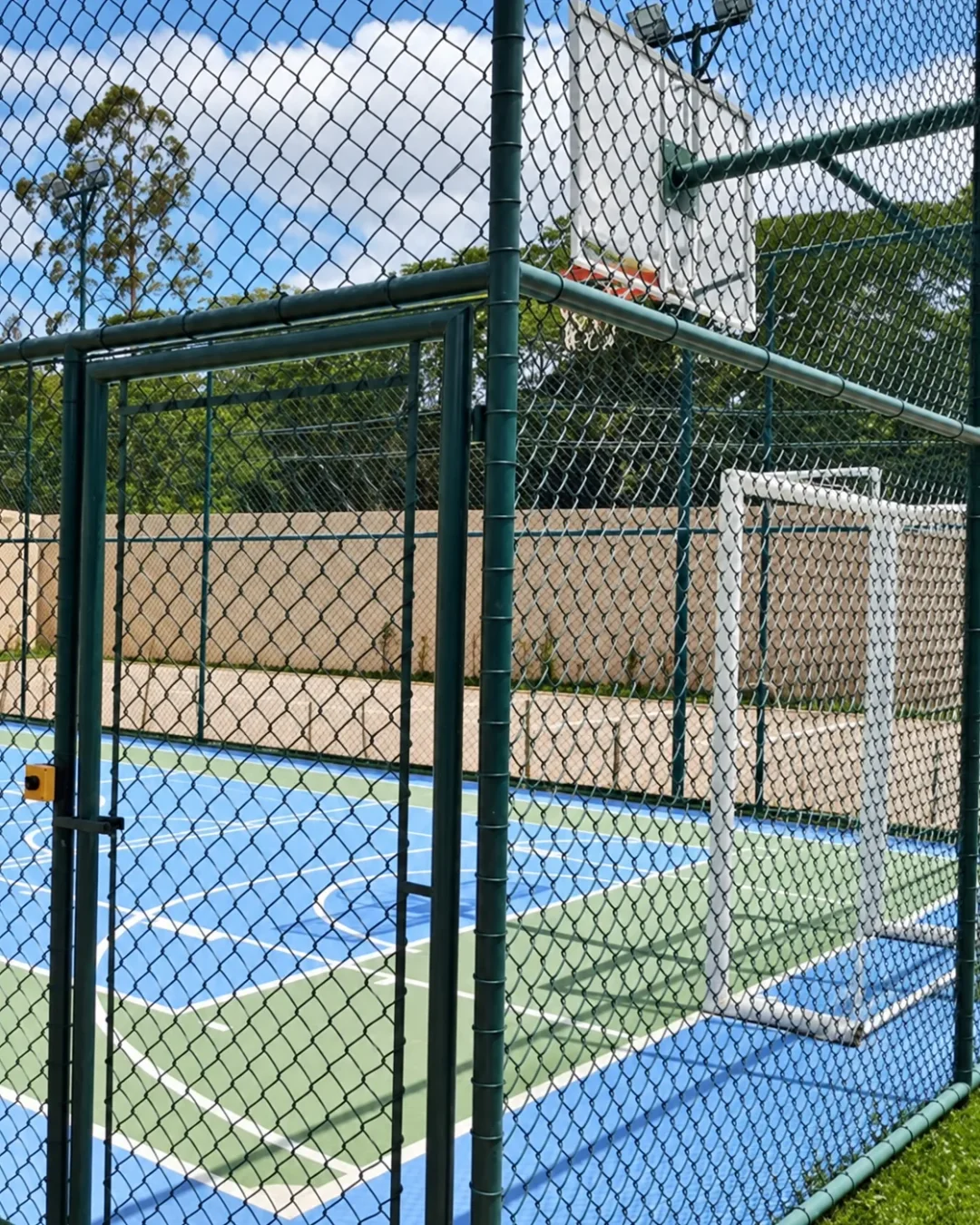 Quadra esportiva de uso comum do condomínio Mosaico Horizontes