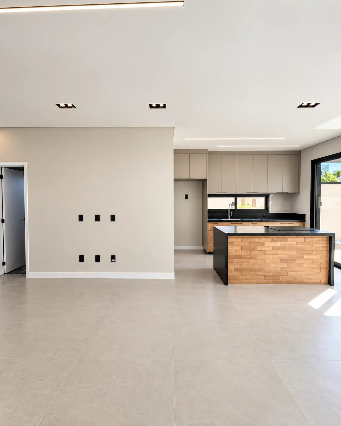 Sala integrada à cozinha com ilha no Paradise Gardens — Ref. 0074