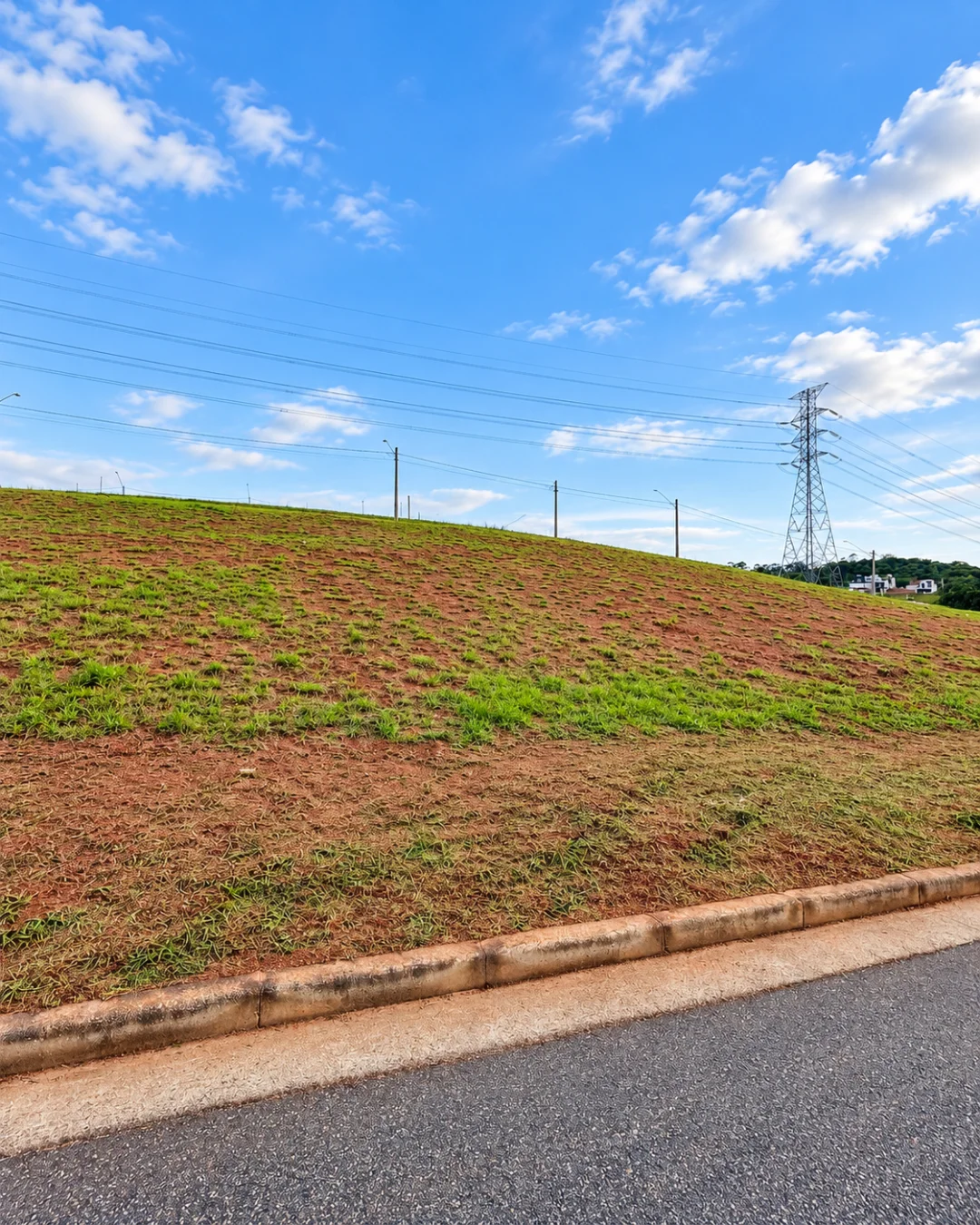 Lote de 176 m² com leve aclive no Paradise Gardens, Mogi das Cruzes — foto 1, Ref. 0096